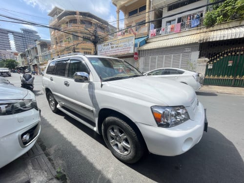 Toyota Highlander 2004 V4 ប៉ុង1 កៅអី3ជួរ ក្នុងលឿង ផ្លាកលេខ PP 2AW xxxx