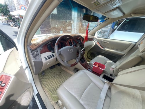 Toyota Highlander 2004 V4 ប៉ុង1 កៅអី3ជួរ ក្នុងលឿង ផ្លាកលេខ PP 2AW xxxx