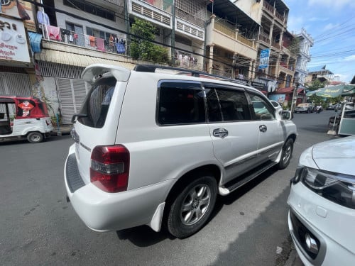 Toyota Highlander 2004 V4 ប៉ុង1 កៅអី3ជួរ ក្នុងលឿង ផ្លាកលេខ PP 2AW xxxx