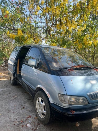 Toyota Previa ឆ្នាំ 96