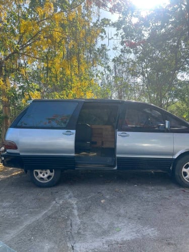 Toyota Previa ឆ្នាំ 96