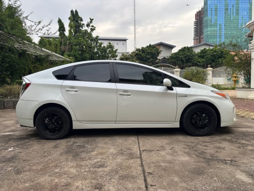 Toyota Prius អប់សិន3 ក្រដាស់ពន្ធ