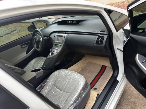 Toyota Prius អប់សិន3 ក្រដាស់ពន្ធ