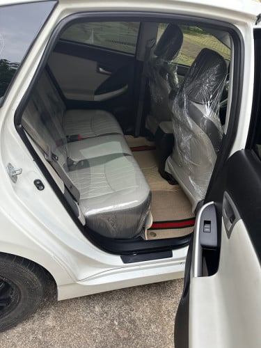 Toyota Prius អប់សិន3 ក្រដាស់ពន្ធ