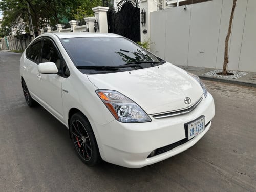Toyota Prius Full option សេរីឆ្នាំ2006 ម្ចាស់ដេឺមផ្ទាល់ម៉ាញ្ញែMcឡានអត់បុកអត់ច្រេៈឡានថ្មី