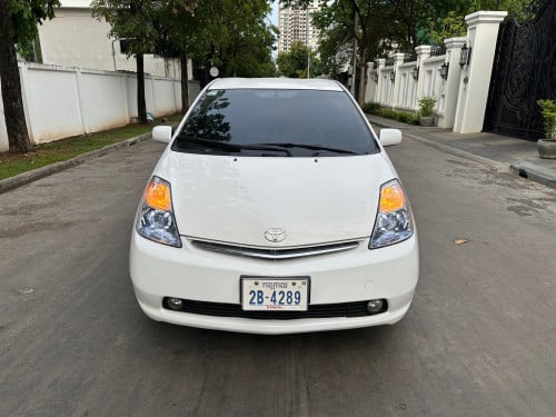 Toyota Prius Full option សេរីឆ្នាំ2006 ម្ចាស់ដេឺមផ្ទាល់ម៉ាញ្ញែMcឡានអត់បុកអត់ច្រេៈឡានថ្មី