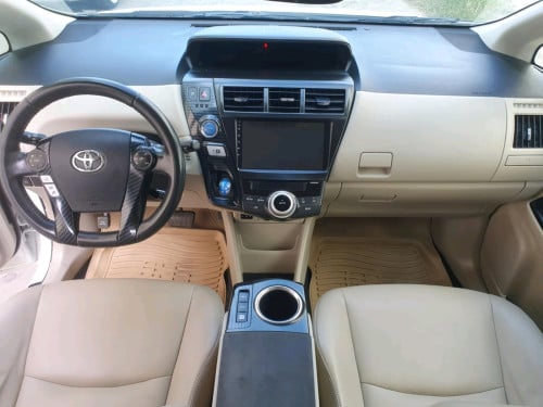 Toyota prius V Option 5 ប្រភេទឡានស្អាត