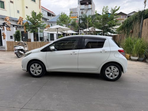 Toyota Vitz 2012 Smart key Full