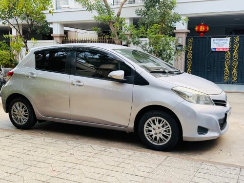 Toyota Vitz smart key full option