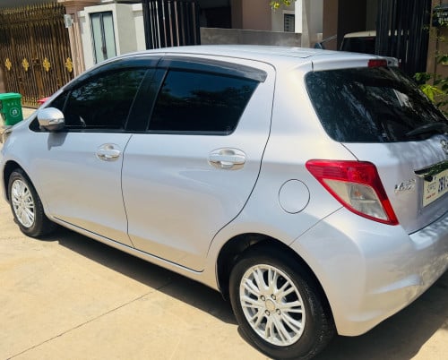 Toyota Vitz smart key full option