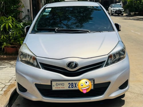 Toyota Vitz smart key full option