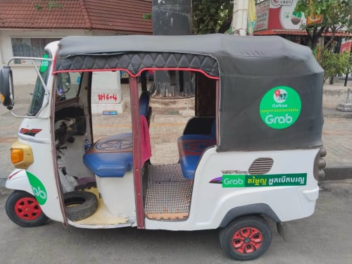 រ៉ឺម៉កកង់បី ០១៨ ម៉ូដែល Ape មកពីប្រទេសអ៊ីតាលី ( Tuk Tuk 018 model Ape from italy )