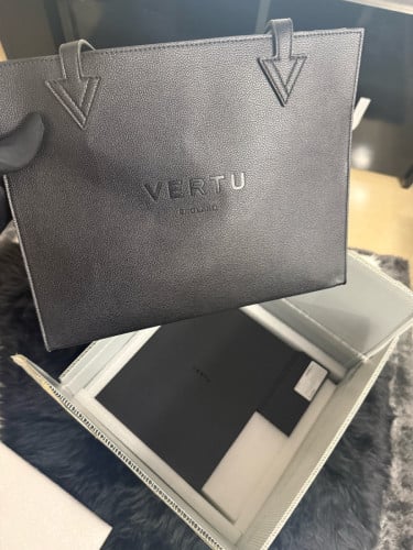 Vertu Agent Q mix Gold