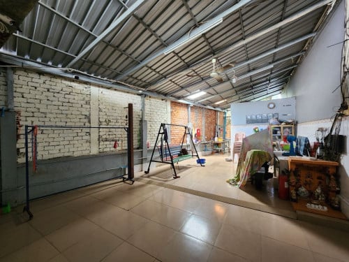 Warehouse and house for rent and sale