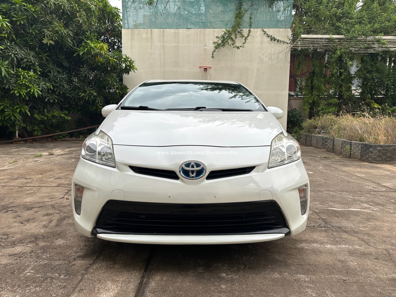 Toyota Prius អប់សិន3 ក្រដាស់ពន្ធ