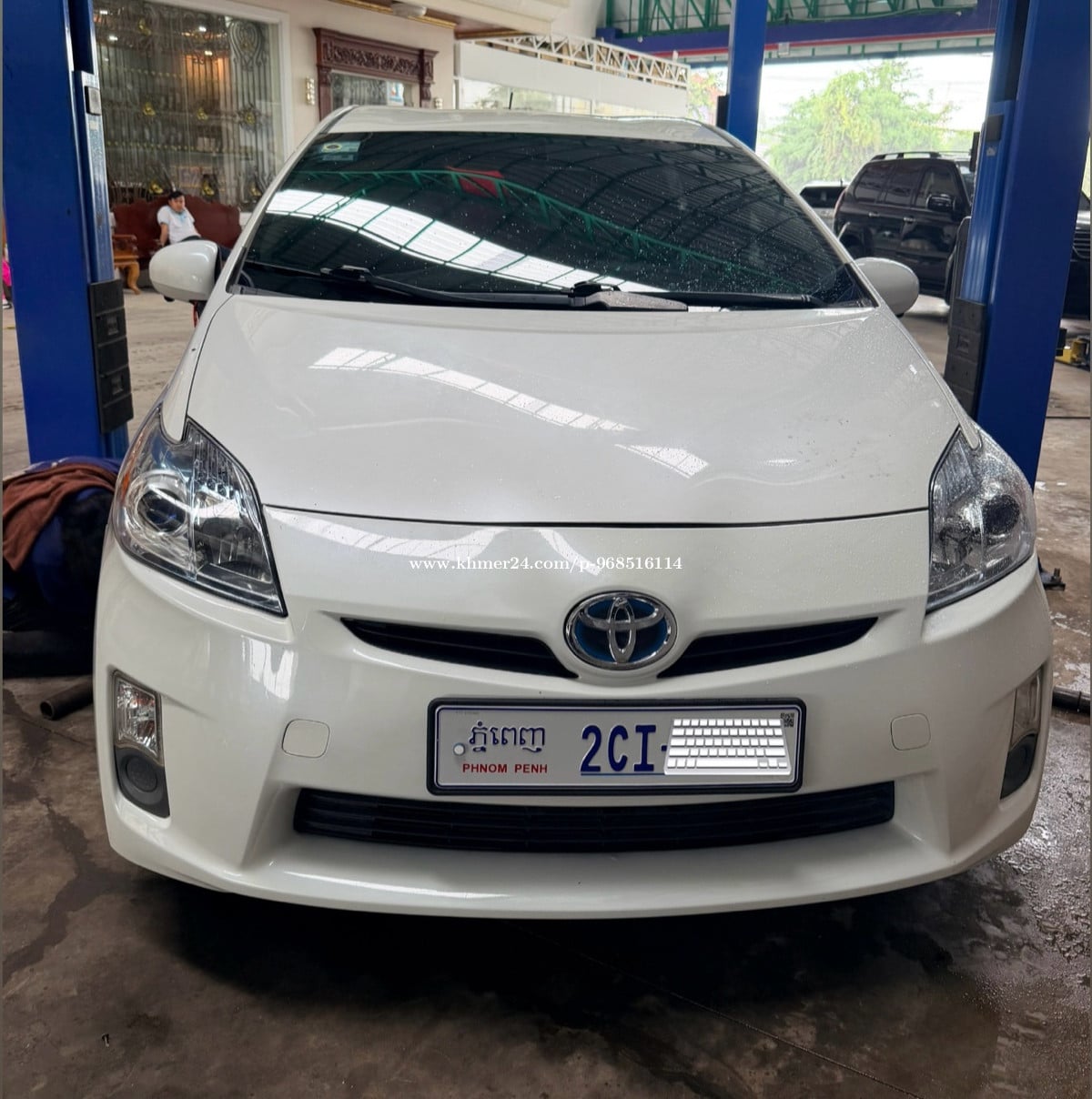 ចង់លក់ឡានព្រូស 010 options 2 15700$ ចចារ