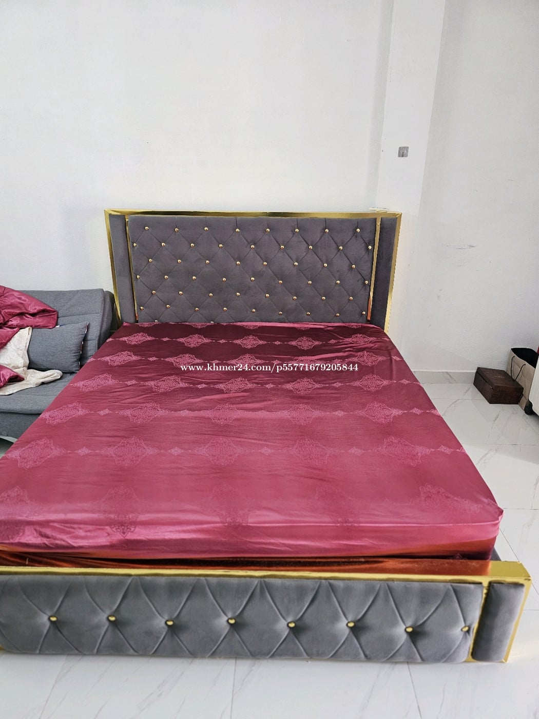 លក់គ្រែគេងនៅស្អាត់ដូចថ្មី ទំហំ 1,8m X 2m