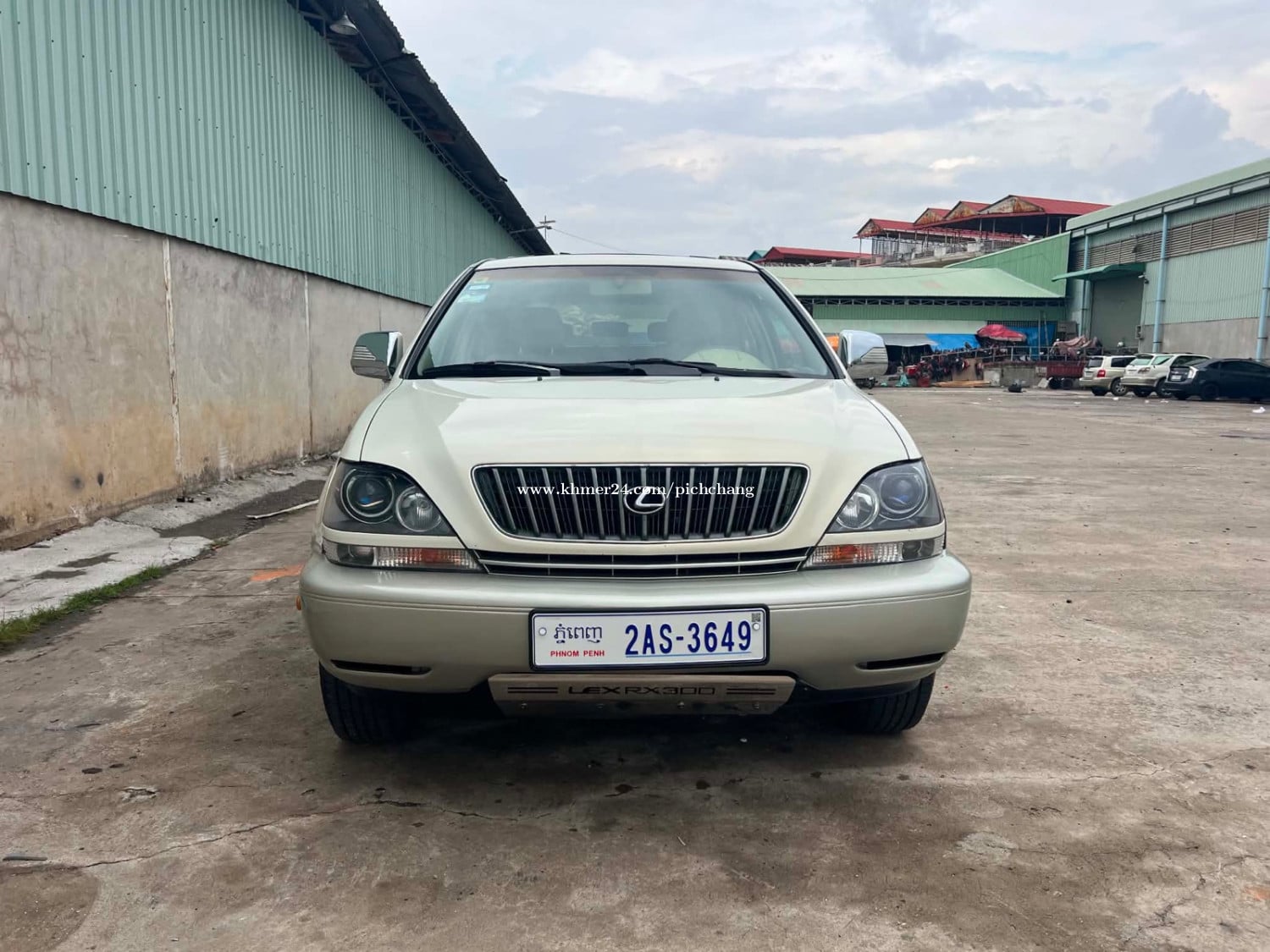 ឡានលក់ប្រញ៉ាប់លុយបងប្អូនRx300 P1 2000☎️🩷0886460928
