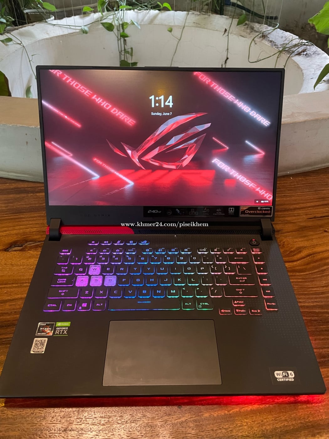 650$ Asus Rog Strix 240hz