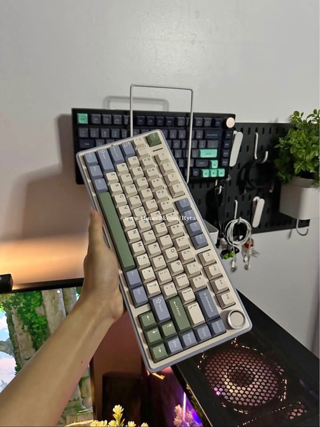 Aula F75 99% good condition