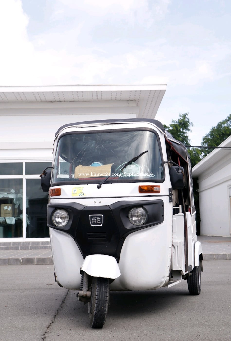 Bajaj RE 021
