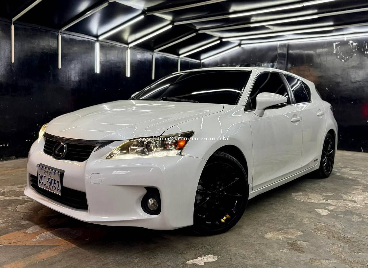 CT 200h 2013 For Rent /出租