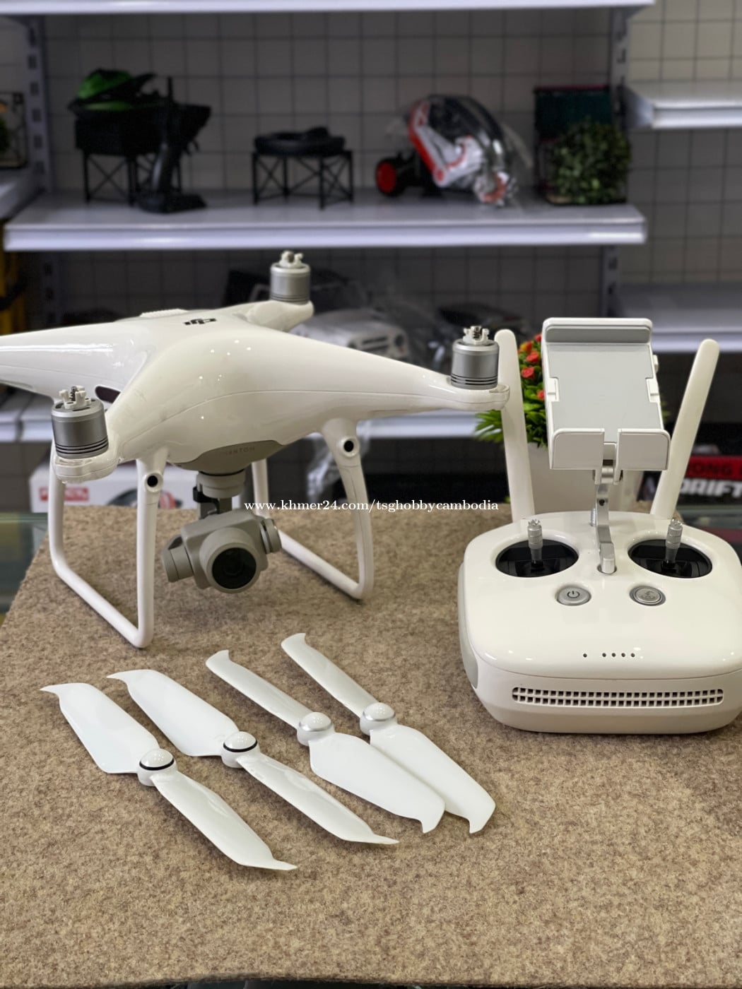 DJI Phantom 4 Pro V2 មួយទឹក