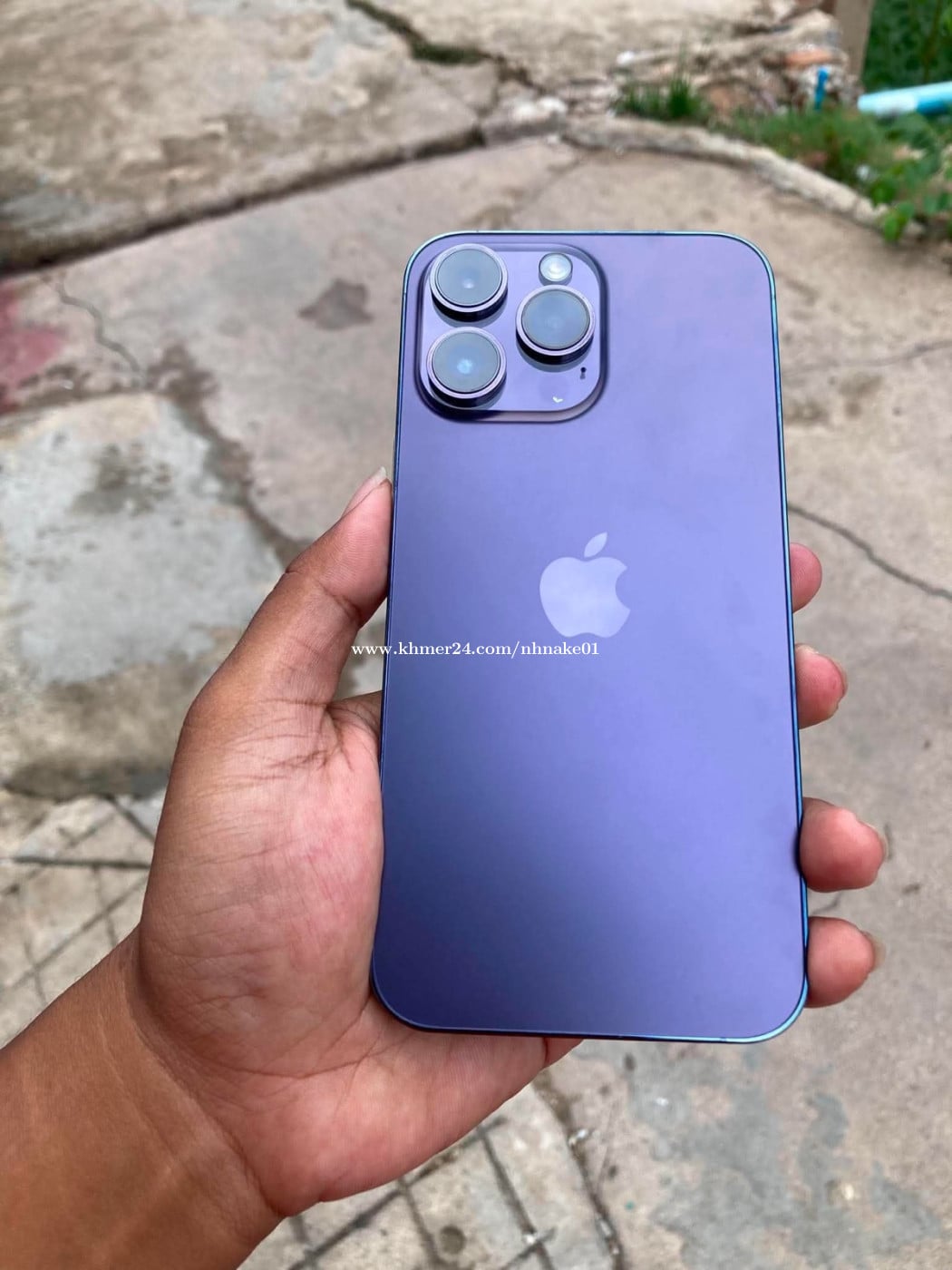 iPhone 14 Pro Max ស្ទើតួតិចៗ