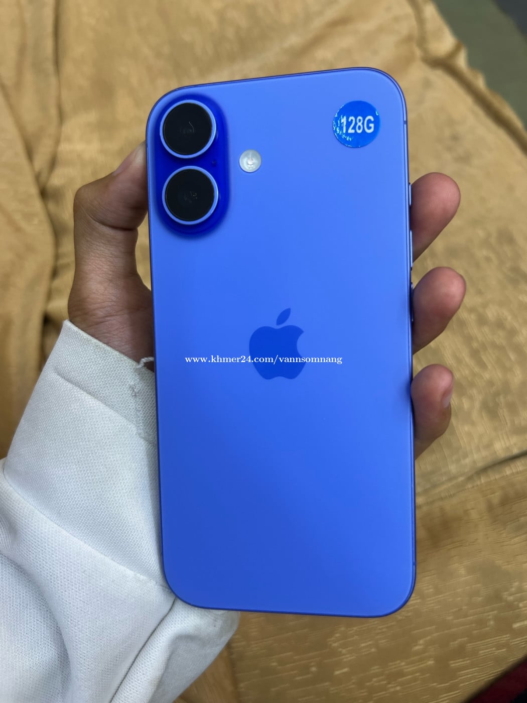 iPhone 16 ស្ទើរតួ