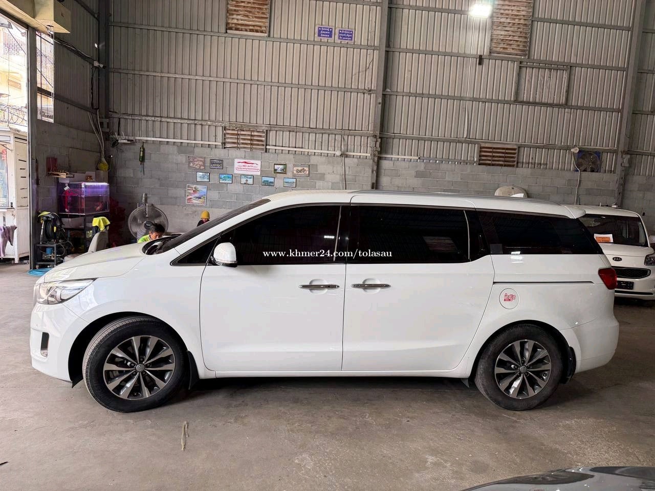 Kia Carnival 2017full option ទ្វាអូតូបី