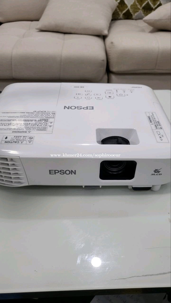 LCD projector Epson EB-E01