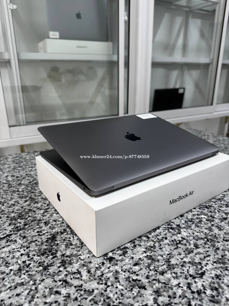 MacBook Air 2018 13inch i5 ssd 512g 329$
