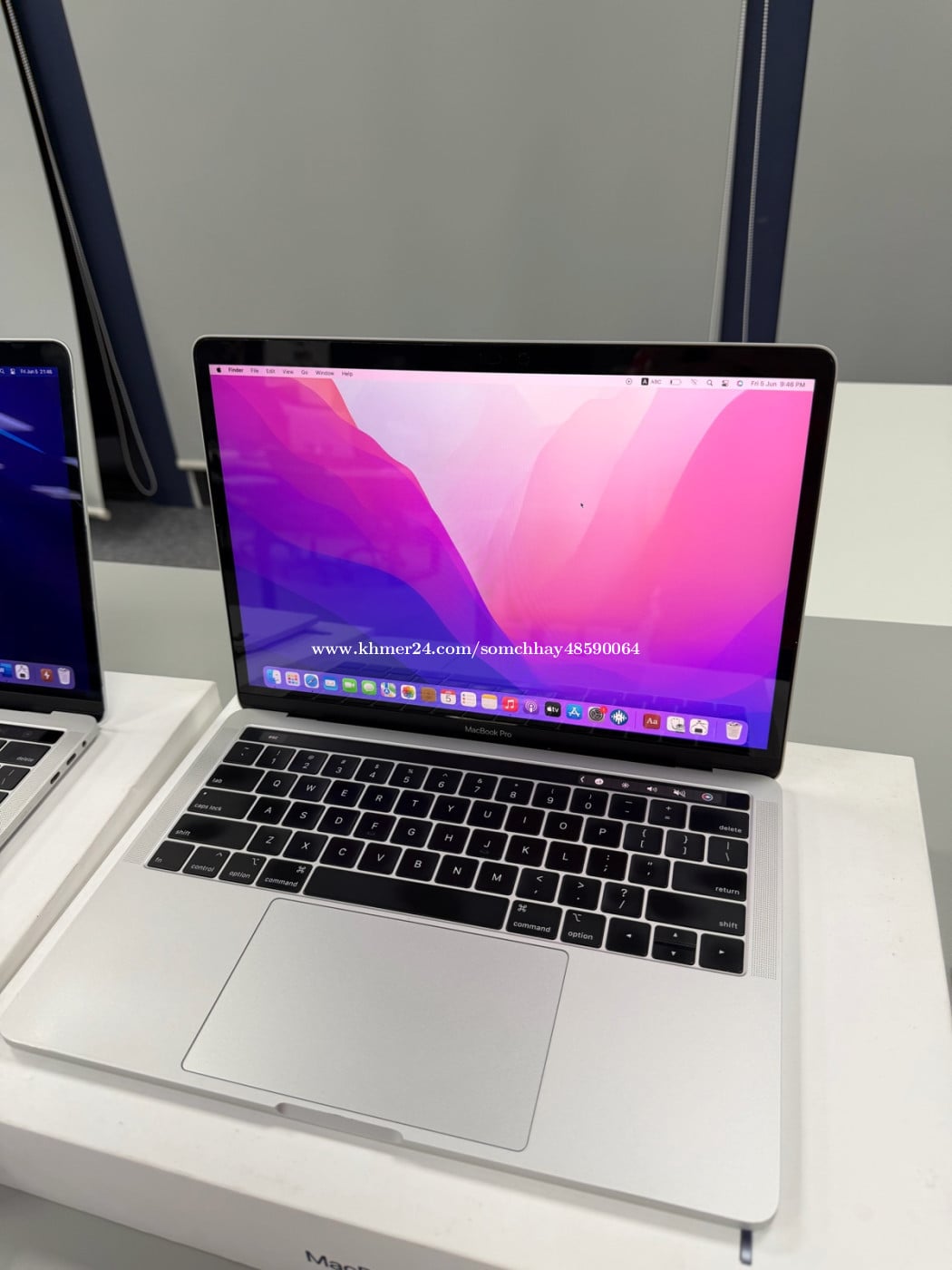 Macbook Pro 2019 (touch bar) condition 99% លក់ 339$