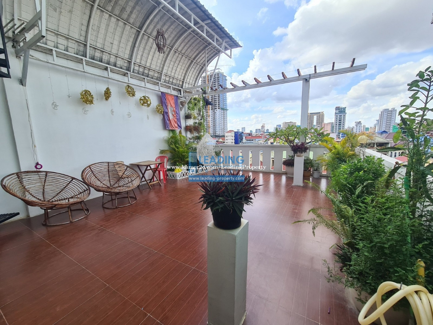 N913 | Top floor, Private terrace 1 Bedroom Apartment For Rent in BKK3