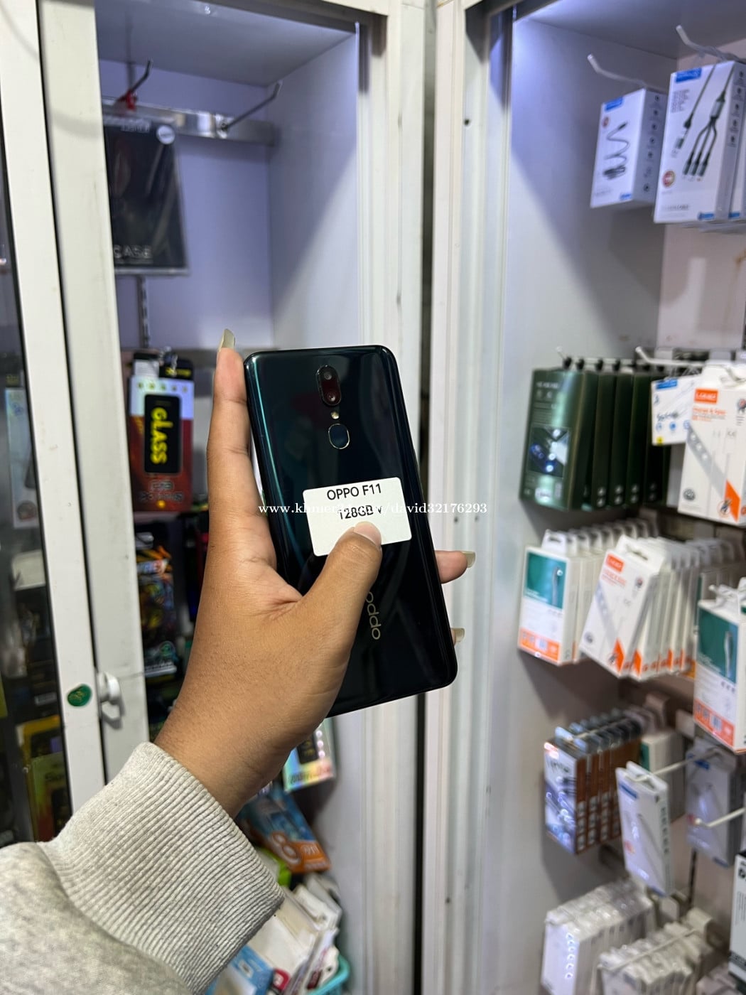 OPPO F11 ពណ៌ខ្មៅ (មួយទឹក) Memory 128GB RAM 6GB អីវ៉ាន់ក្រុមហ៊ុន
