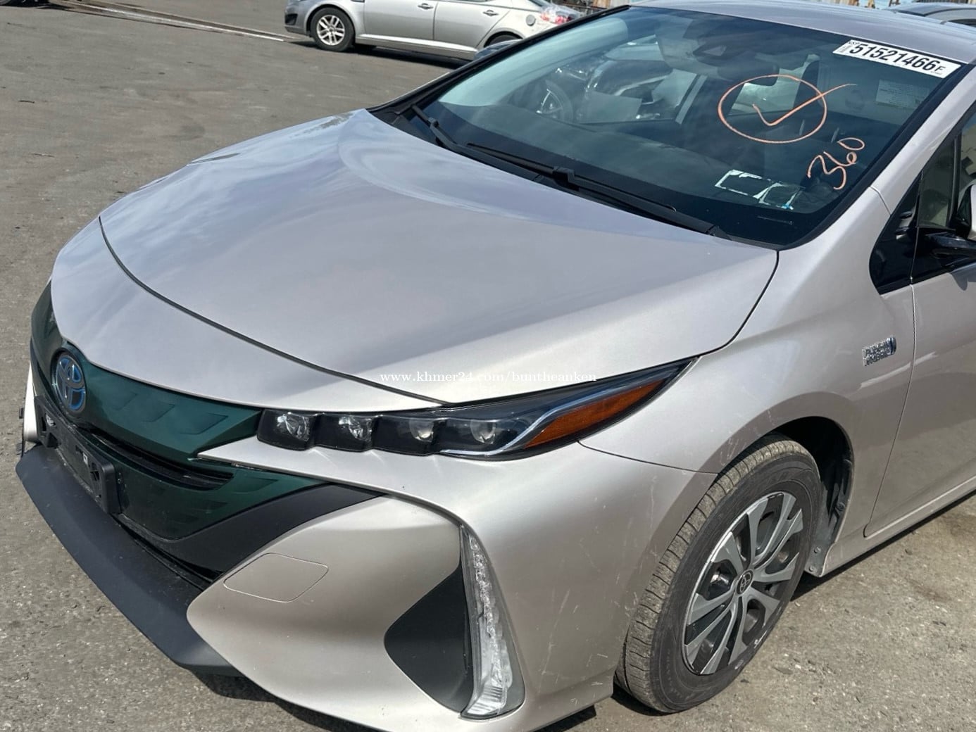 Prius prime 2020 LE - សាងបន្ទាន់