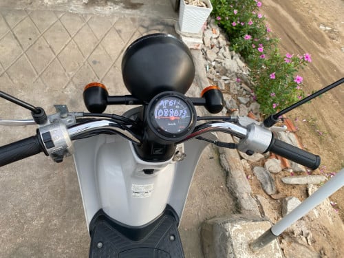 ម៉ូតូលក់ថ្មី
