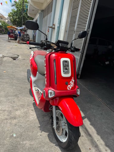 លក់ម៉ូតូនៅស្អាត