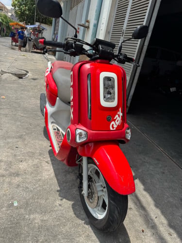 លក់ម៉ូតូនៅស្អាត