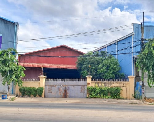 ឃ្លាំងជួល នៅឃ្មួញសែនសុខ!