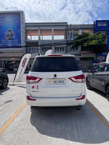 ឡានSsangYong Stavic2019 នៅស្អាតលក់ប្រញាប់ម្ចាស់ប្រើផ្ទាល់(តំលៃចរចាបាន)077730339 /016648811