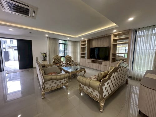 វីឡាទោលកែងសម្រាប់ជួល