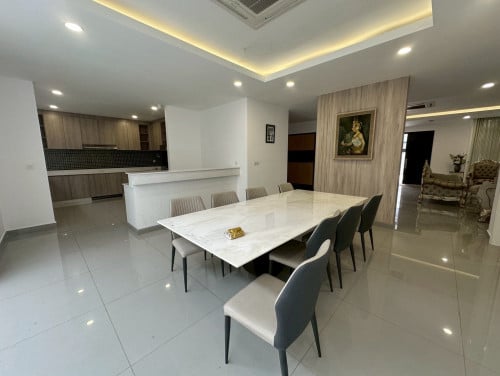 វីឡាទោលកែងសម្រាប់ជួល