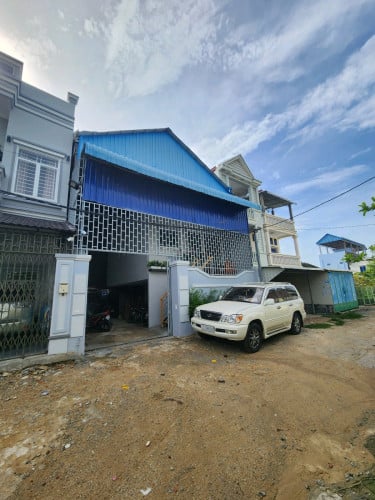 ឃ្លាំងជួល