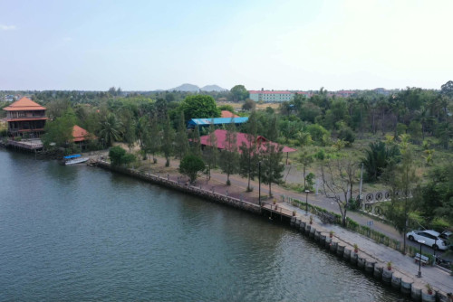 ដីកំពតជាប់ព្រែក សង្កាត់អណ្ដូងខ្មែរ ក្រុងកំពត 1 ម៉ែត្រការ៉េ
