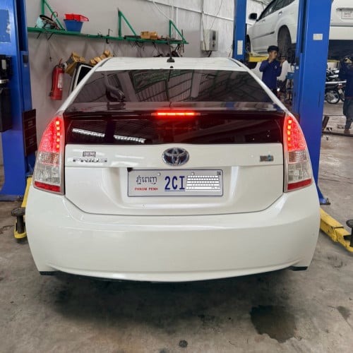 ចង់លក់ឡានព្រូស 010 options 2 15700$ ចចារ