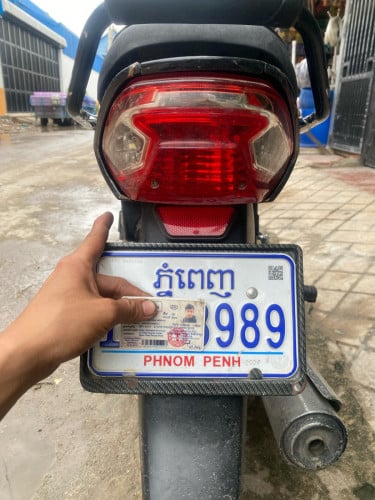 ម៉ូតូ013 ឡេីង 022 មានកាតគ្រីតម្លៃ 880$ 017240800. 016903695