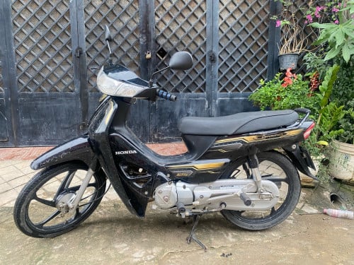 ម៉ូតូ013 ឡេីង 022 មានកាតគ្រីតម្លៃ 880$   017240800. 016903695