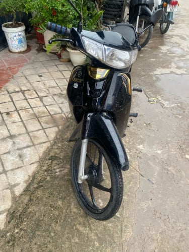ម៉ូតូ013 ឡេីង 022 មានកាតគ្រីតម្លៃ 880$ 017240800. 016903695