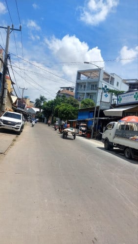 ផ្ទះជួល អាជីវកម្ម នៅបឹងទំពុន 1 ស្ថិតលើផ្លូវធំ ទីតាំងល្អសម្រាប់រកស៊ី ជាពិសេសមានចំណូលមុខផ្ទះស្រាប់